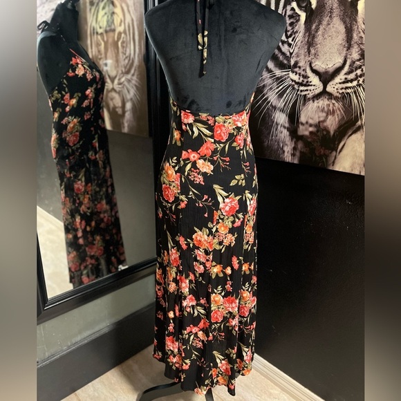 🖤💕EUC- SUPER CUTE FOREVER 21 BLACK HALTER FLORAL DRESS SZ S🖤💕 - Picture 4 of 7